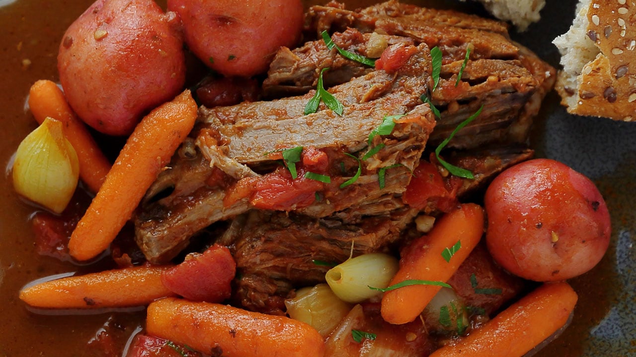 https://justcook.butcherbox.com/wp-content/uploads/2019/10/yankee_pot_roast2.jpg