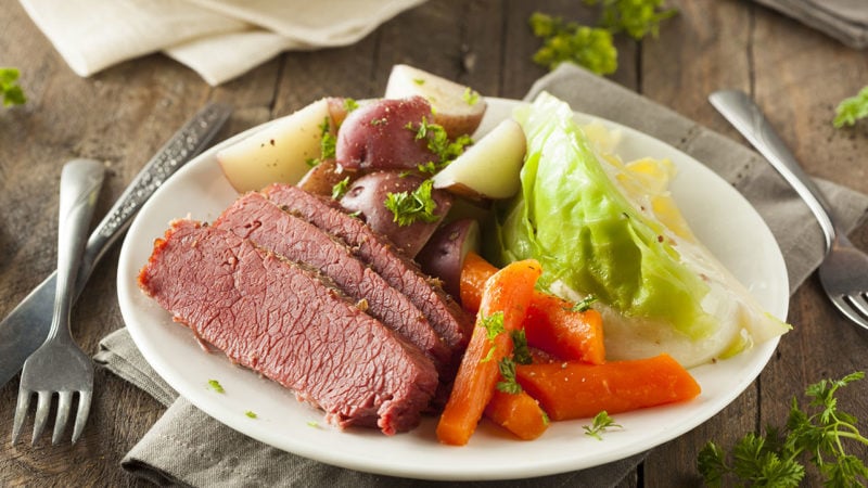 corned beef and cabbage with carrots and potatoes