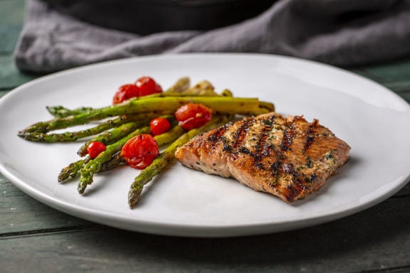 grilled salmon tomato and asparagus