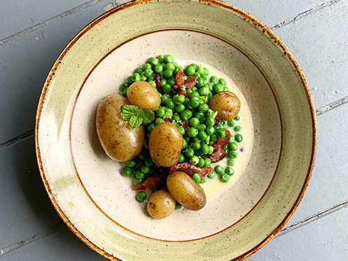 https://justcook.butcherbox.com/wp-content/uploads/2021/05/New-Potatoes-with-Peas-and-Bacon-recipe-500x375.jpg