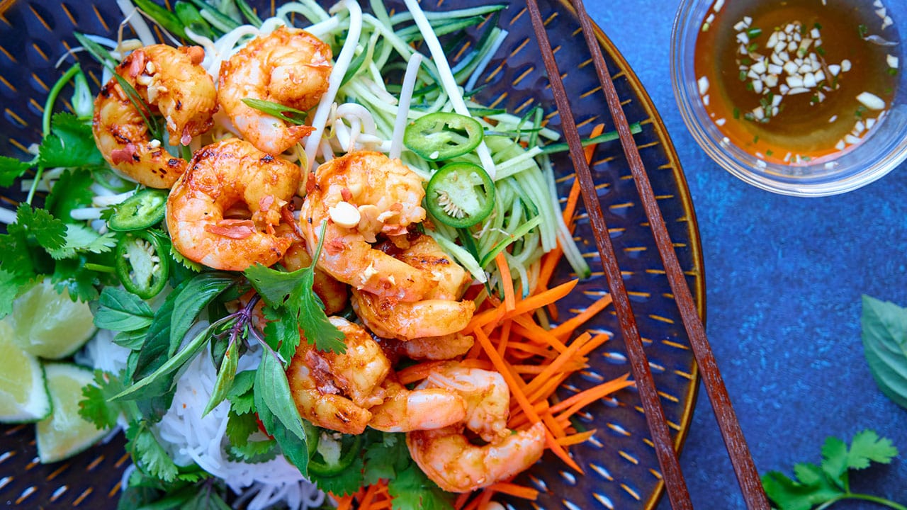 https://justcook.butcherbox.com/wp-content/uploads/2022/01/VICTA_BUTCHER-BOX_garlic-sriracha-shrimp-2-1.jpg