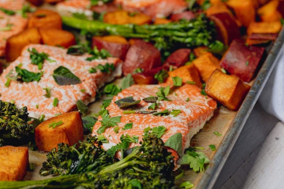 sheetpan salmon with veggies
